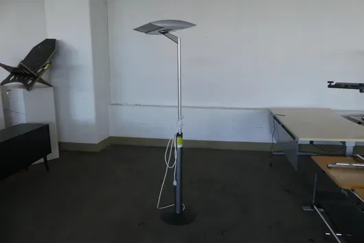 Lampa stojąca