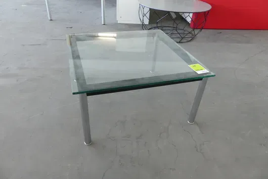 Glazen bijzettafel