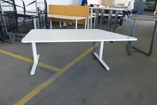 Bureau à hauteur réglable électrique