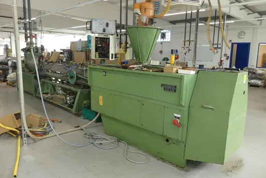 Profile extruder