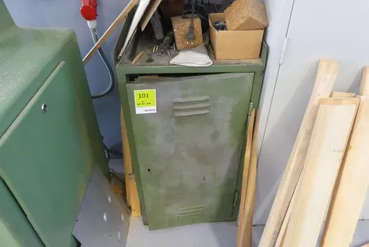 Werkplaatskast, met inhoud