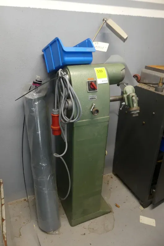 Tool and cutter grinder