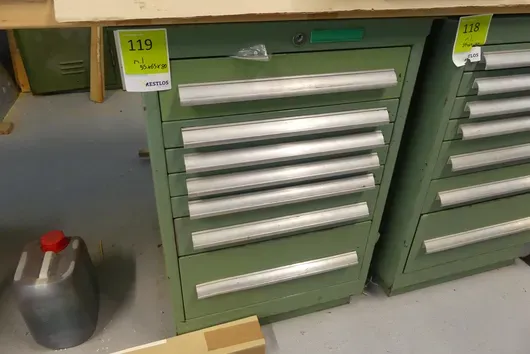 Schubladenschrank, mit Inhalt