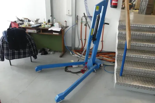 JHT hydraulic workshop crane