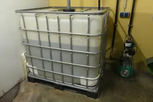 IBC container with contents and pump