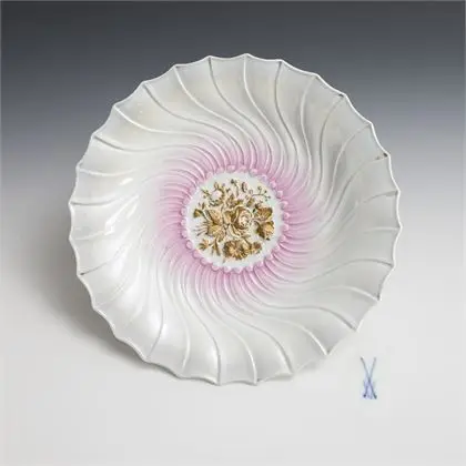 Bord met lusterfond. Meissen