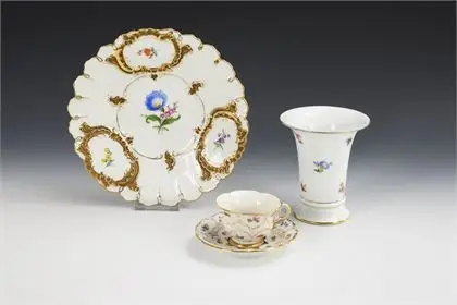 Pronkschaal, kratervaas en mokkakopje "B-Form". Meissen