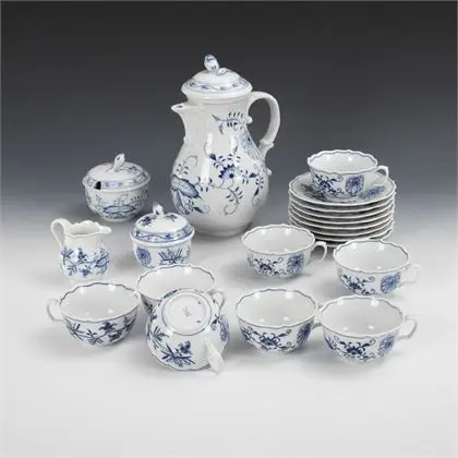 20 Teile eines Zwiebelmuster-Kaffee-/-Teeservice. Meissen