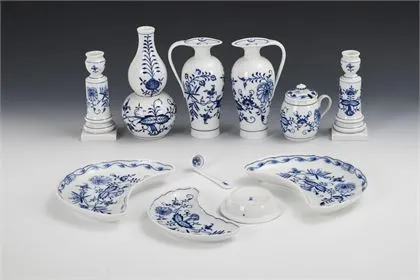 11 porseleinen items uiermotief. Meissen