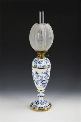 Zwiebelmuster-Petroleumlampe. Meissen