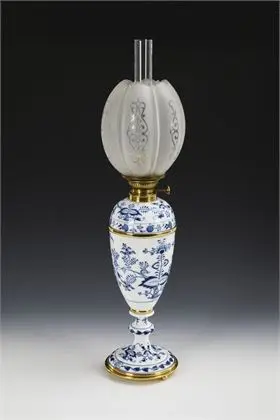 Zwiebelmuster-Petroleumlampe. Meissen