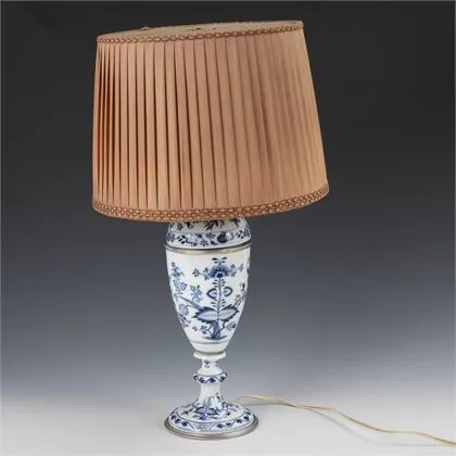 Zwiebelmuster-Tischlampe. Meissen