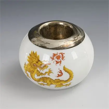 Fidibushalter mit Drachenmalerei und Silbermontierung. Meissen
