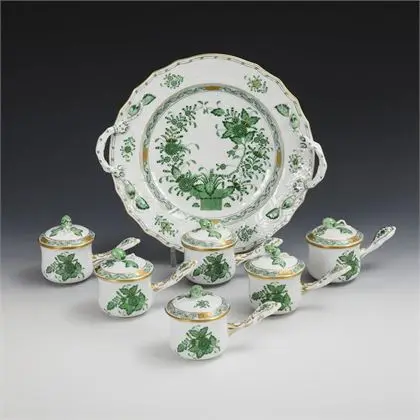 6 Cremetöpfchen und 1 Kredenzteller "Apponyi grün". Herend
