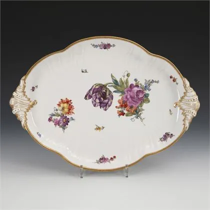 Schotel met bloemschildering. Royal Copenhagen