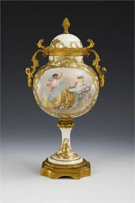 Vase mit Bronzemontierung