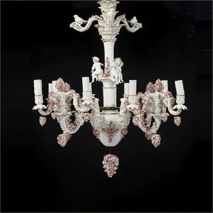 Velký porcelánový lustr. Sitzendorf