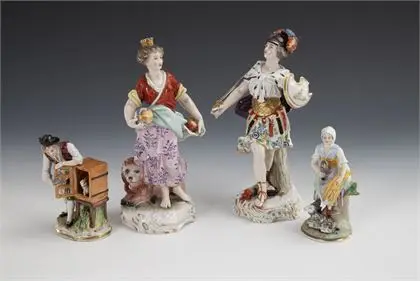 2 mythologische Figuren und 2 Bauernfiguren