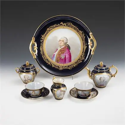 Dejeuner mit Kobaltfond und Porträts. Sèvres