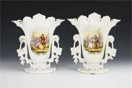 2 Vertikovasen mit Watteau-Malerei. Pirkenhammer