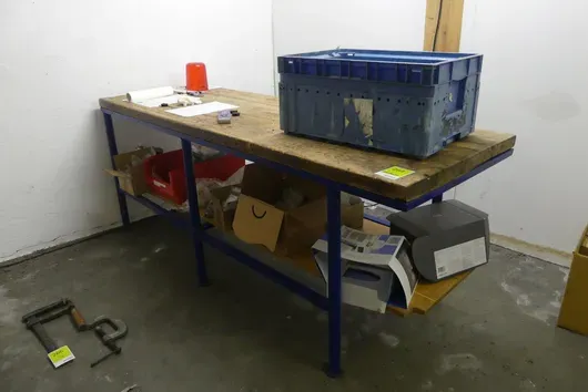 Werkbank met inhoud