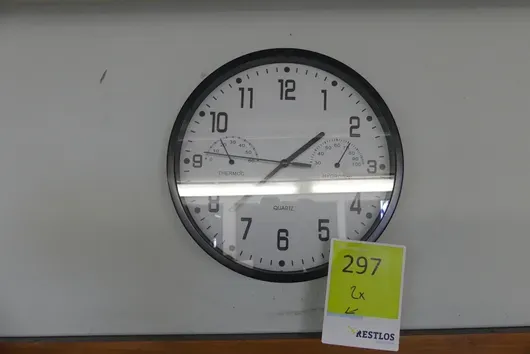 2x настенные часы