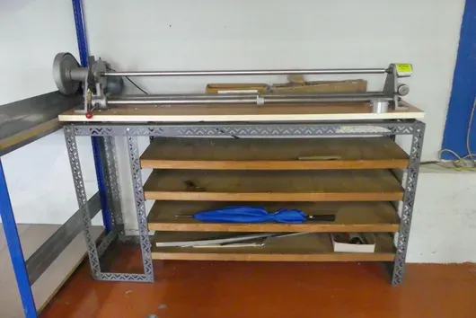 Řezací stroj na fólie / role
