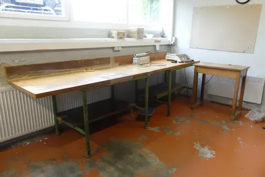 2x établi avec table d'appoint, sans contenu