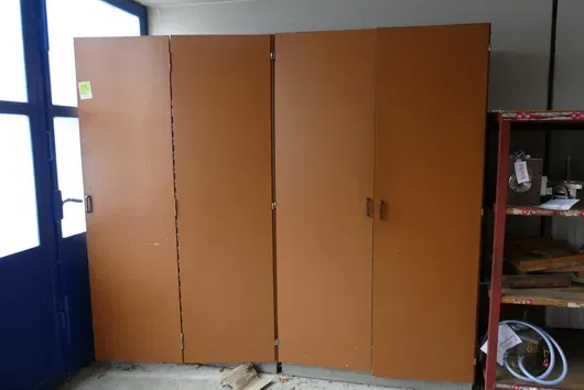 2x Armoire avec contenu