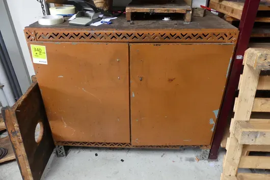 Crane with workshop cabinet
