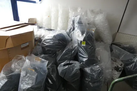 Sada pytlů pravděpodobně na mlecí materiál