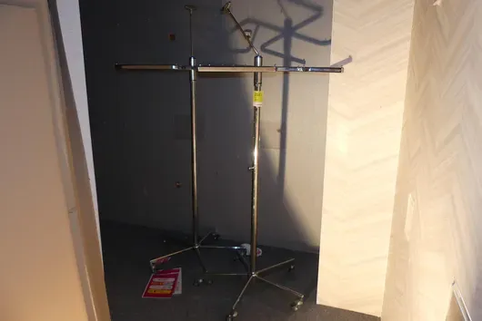 2x Kleiderständer, rollbar