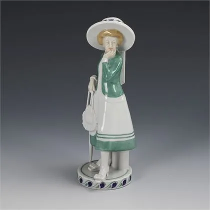 Jugendstil-figuur: dame met tas en stok. Schwarzburger Werkstätten