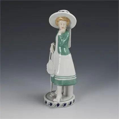 Jugendstil-figuur: dame met tas en stok. Schwarzburger Werkstätten