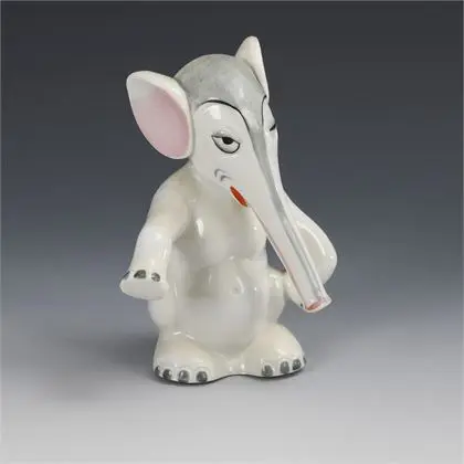 Grotesk dier: olifant. Rauenstein