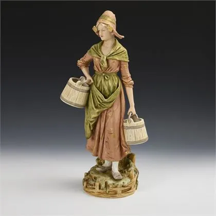Wasserträgerin. Royal Dux
