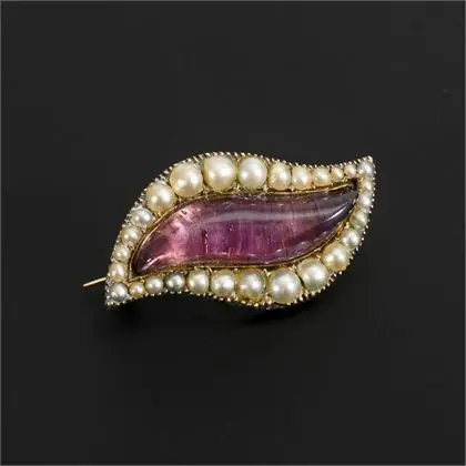 Historical brooch with glass paste