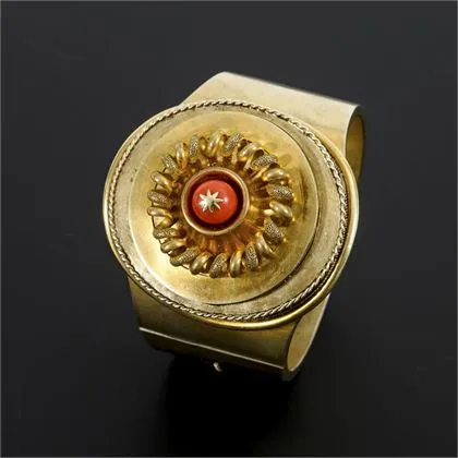 Historical bangle with coral pearl