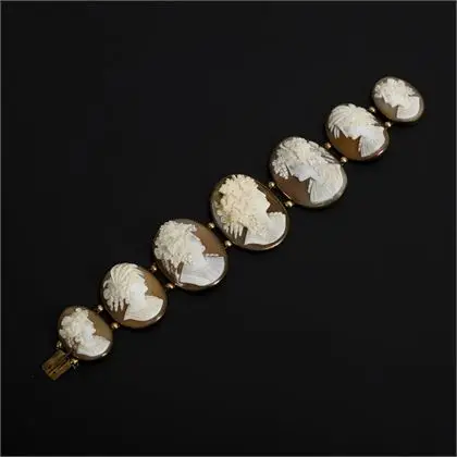Historic bracelet with shell cameos