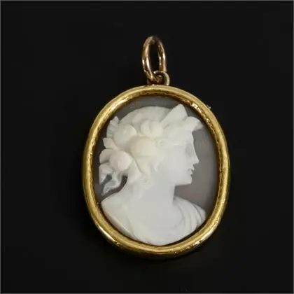 Pendant with shell cameo