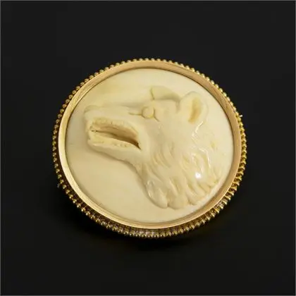 Historic brooch with wolf's head