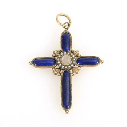 Historisches Kreuz mit Medaillon-funktion