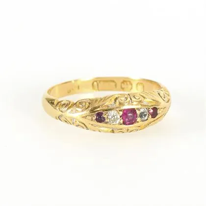 Historischer Ring mit kleinen Diamanten und roten Farbsteinen