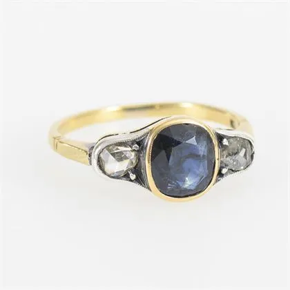 Ring mit einem blauen Farbstein, wohl Saphir, und Diamantrosen