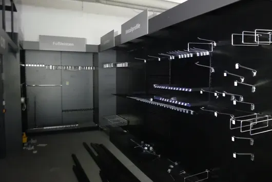 Regálová stěna, 8-dílná s obsahem