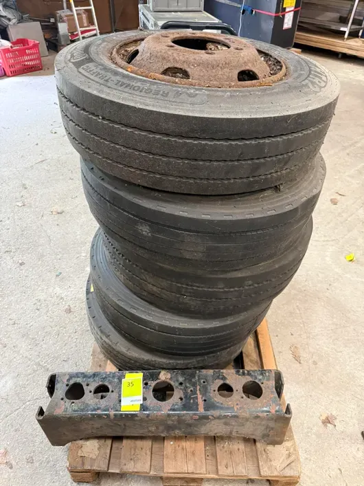 Lot de pièces de camion