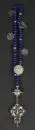 Chapelet – perles en porcelaine, glaçure bleue, 4 pendentifs monnaie et 1 cœur en argent, croix en argent filigrane avec bois et…