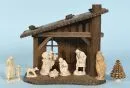 Crèche de Noël – bois teinté brun, 22 x 23 x 12 cm, avec 7 figurines en bois, H= 2-8 cm