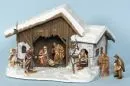 Crèche de Noël – bois/papier mâché, partiellement peint en blanc, 31 x 53 x 43 cm, avec 8 figures en bois peintes