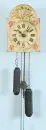 Horloge murale - horloge à cadran peint – bois, façade beige avec décor floral peint et chiffres romains, pendule, 2 poids, 21 x 15 x 11 cm